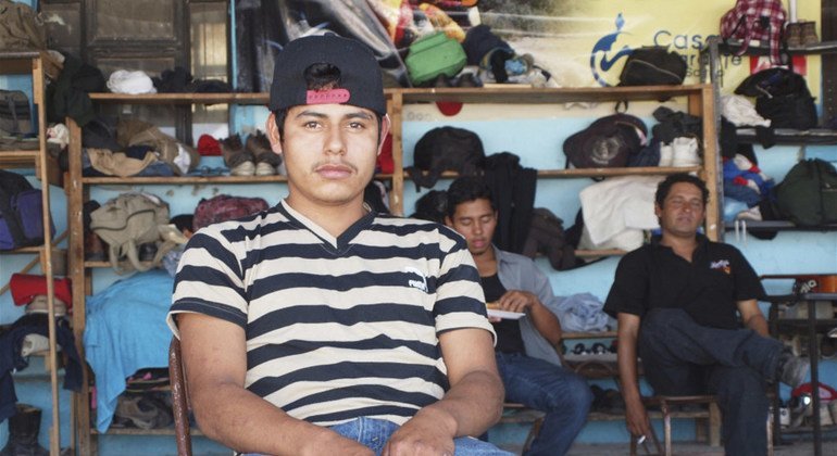 Joven migrante salvadoreño víctima de la violencia en su país. 