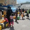 تواصل منظمة الصحة العالمية توصيل المياه إلى السكان في مدينة تعز، اليمن. المصدر: منظمة الصحة العالمية اليمن
