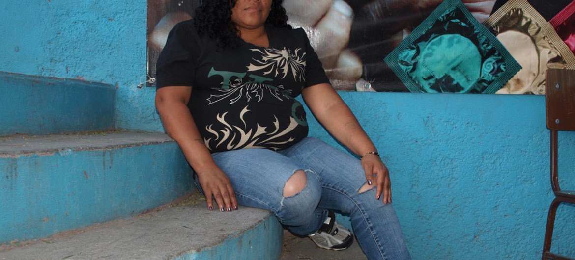 Mujer guatemalteca víctima de la violencia de pandillas.