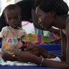 Двухлетнюю  Куот лечат от хронического  недоедания  в  поддерживаемом ЮНИСЕФ госпитале  в  Джубе, Южный  Судан. Фото  ЮНИСЕФ/ Себастьян Рич. Фото ЮНИСЕФ