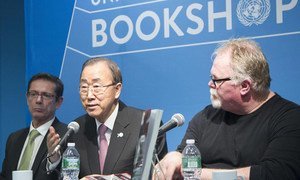 At the book launch of “Moving Away from the Death Penalty: Arguments, Trends and Perspectives,” Secretary-General Ban Ki-moon (centre) is flanked by Assistant Secretary-General for Human Rights, Ivan Šimonović (left) and Kirk Bloodsworth, the first death row inmate exonerated by DNA.