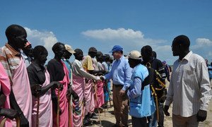 OCHA Director of Operations John Ging (centre), meeting with community representatives, during a one-day visit to Upper Nile State, South Sudan, on 21 October 2015.