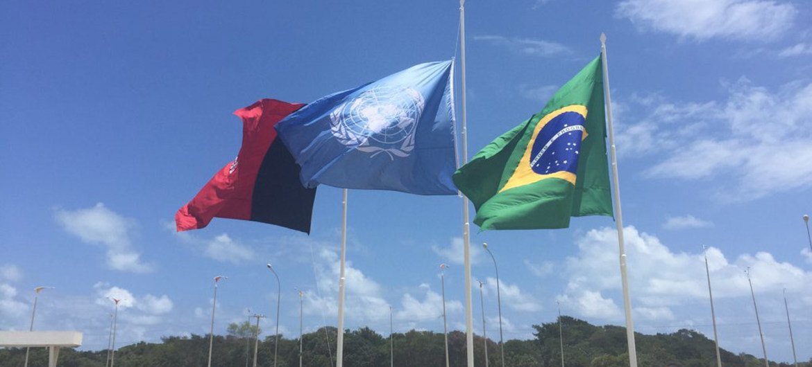 Flag raising ceremony at the Conference Center in João Pessoa, the capital of the state of Paraíba in Brazil, for the 10th Internet Governance Forum (IGF).