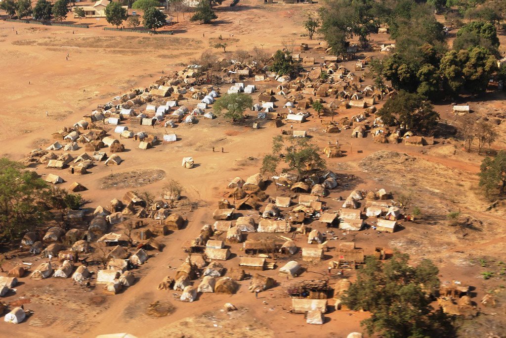 Vue aérienne de la ville de Batangafo, en République centrafricaine.