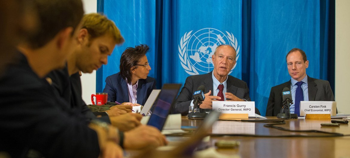 WIPO Director General Francis Gurry (2nd right) speaks to reporters at the launch of the 2015 World Intellectual Property Report (WIPR) on Breakthrough Innovation and Economic Growth on 11 November 2015.