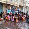 منظمة الصحة العالمية وزعت 960،000 لتر من المياه الصالحة للشرب لسكان آلمظفر، وصالا وحي القاهرة في مدينة تعز، اليمن. المصدر: منظمة الصحة العالمية اليمن