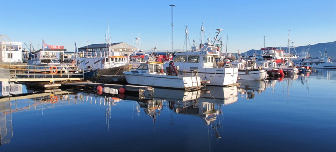 Des bateaux dans le port de Reykjavik, en Islande.