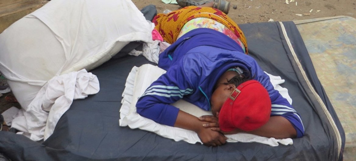 尼日利亚流落街头的无家可归者。联合国图片/Sam Olukoya
