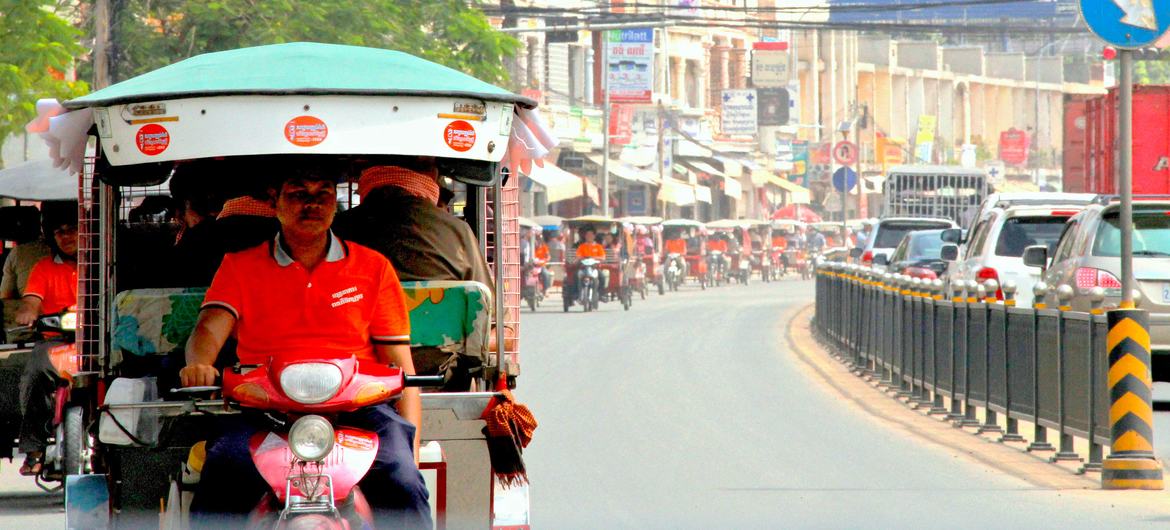 Tuk-tuk drivers in Phnom Penh, Cambodia. Photo: UN Women Cambodia/Mariken B. Harbitz