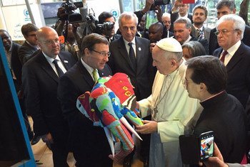 Pope Francis and UNEP Executive Director Achim Steiner at UN Headquarters in Nairobi, Kenya. 26 November 2015.