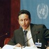 Robert Glasser, Secretary-General of CARE International during a press conference at the Palais des Nations, Geneva (December 2007).