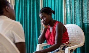 Une adolescente vivant avec le VIH au Malawi. PhotoUNICEF/HIVA201500101/Schermbrucker