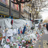 潘基文秘书长2015年12月6日在巴黎向在11月13日的恐怖袭击中丧生的人们致哀。联合国图片/Eskinder Debebe