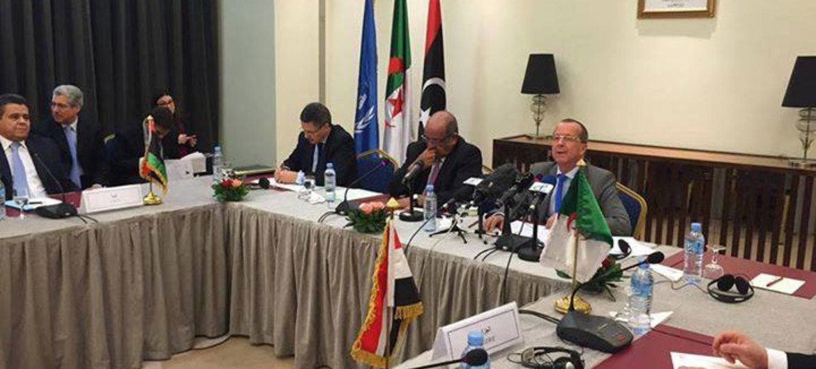Special Representative Martin Kobler (right) meets in Algeria with representatives of States neighbouring Libya.