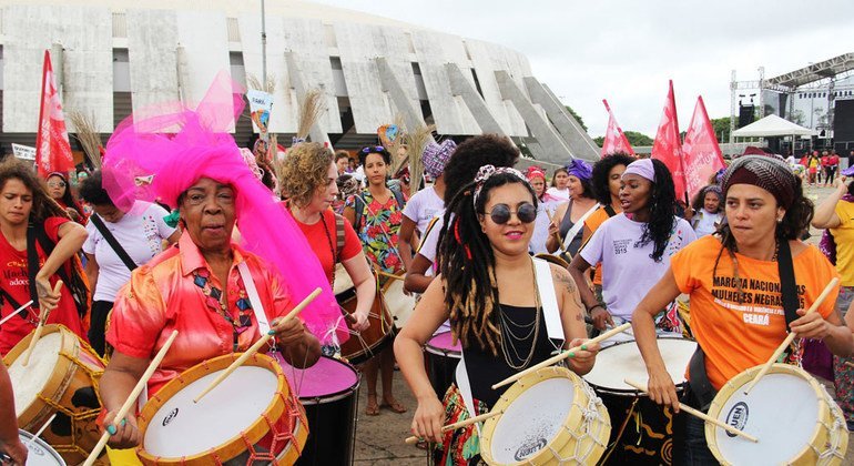 Марш против рассизма и насилия в Бразилии