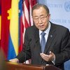 الأمين العام بان كي مون يتحدث إلى الصحافة في مقر الأمم المتحدة بعد عودته من مؤتمر تغير المناخ في باريس . المصدر: الأمم المتحدة / ريك باجورناس
