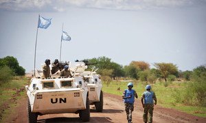 联合国维和人员在苏丹与南苏丹争议地区阿卜耶伊执行巡逻任务。
