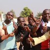 UN Photo/Nektarios Markogiannis العاصمة بانغي: ناخبين بعد الإدلاء بأصواتهم على الاستفتاء في جمهورية أفريقيا الوسطى في الفترة من 13-14 ديسمبر عام 2015