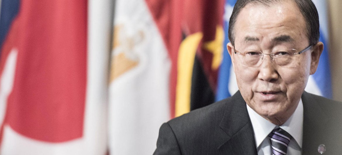 Le Secrétaire général Ban Ki-moon s'exprime devant la presse au siège de l'ONU à New York. Photo ONU/Mark Garten.