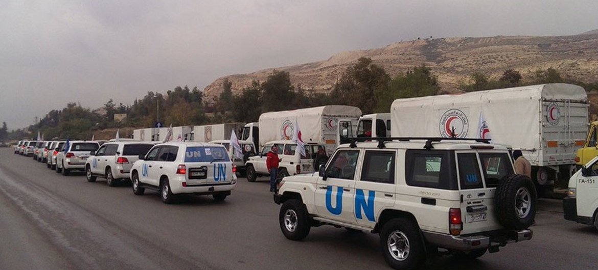 联合国人道主义车队赶往叙利亚遭受围困地区。联合国人道事务协调厅驻叙利亚办事处提供图片。