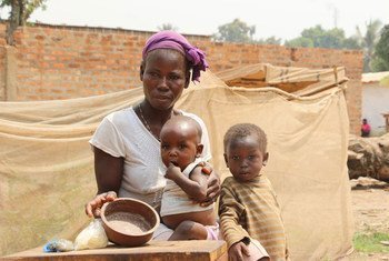 Une femme et ses deux enfants en République centrafricaine (RCA) 