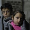 叙利亚霍姆斯非正式营地里的两名儿童。图片：儿基会/Sanadiki