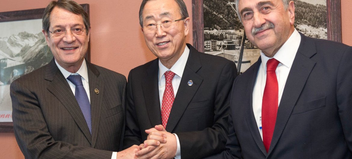 Secretary-General Ban Ki-moon (centre) attends a trilateral luncheon in Davos, Switzerland, with Nicos Anastasiades (left), President of the Republic of Cyprus and and Mustafa Akinci, Leader of the Turkish Cypriot Community.