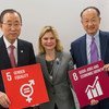 潘基文秘书长、世界银行行长金墉和英国国际发展大臣葛林宁在瑞士达沃斯共同宣布建立增强妇女经济权能高级别小组。联合国/Rick Bajornas