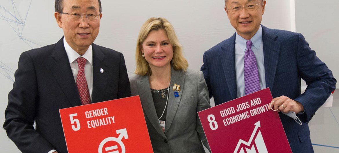 At World Economic Forum in Davos, Switzerland, Secretary-General Ban Ki-moon (left) announces creation of first ever UN High-Level Panel on Women’s Economic Empowerment . Also pictured Justine Greening, Development Secretary, United Kingdom  (centre) and Jim Yong Kim, President of the World Bank (right).