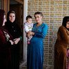 في إحدى قرى شمال العراق تعمل اليونيسيف على نشر الوعي والمعلومات من أجل القضاء على ممارسة ختان الإناث بها.UNICEF/UN09330/Mackenzie
