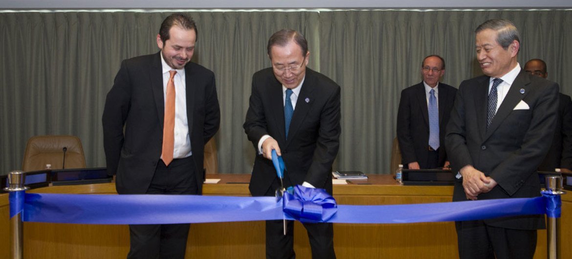 Secretary-General Ban Ki-moon (centre) at the 2013 ribbon cutting ceremony to inaugurate the new Advisory Committee on Administrative and Budgetary Questions (ACABQ) conference room, pictured with ACABQ Chair Carlos Ruiz Massieu (left) and Yukio Takasu, U