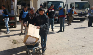 L'UNRWA livre de l'aide humanitaire à des civils à Yalda, notamment des personnes déplacées du camp de Yarmouk en Syrie. Photo UNRWA