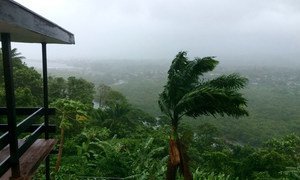 斐济遭受强热带风暴袭击。