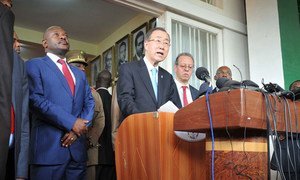 Secretary-General Ban addresses the press in Burundi after meeting with President Pierre Nkurunziza (left). He is also meeting with other actors in support of UN efforts to resolve the country’s political crisis.