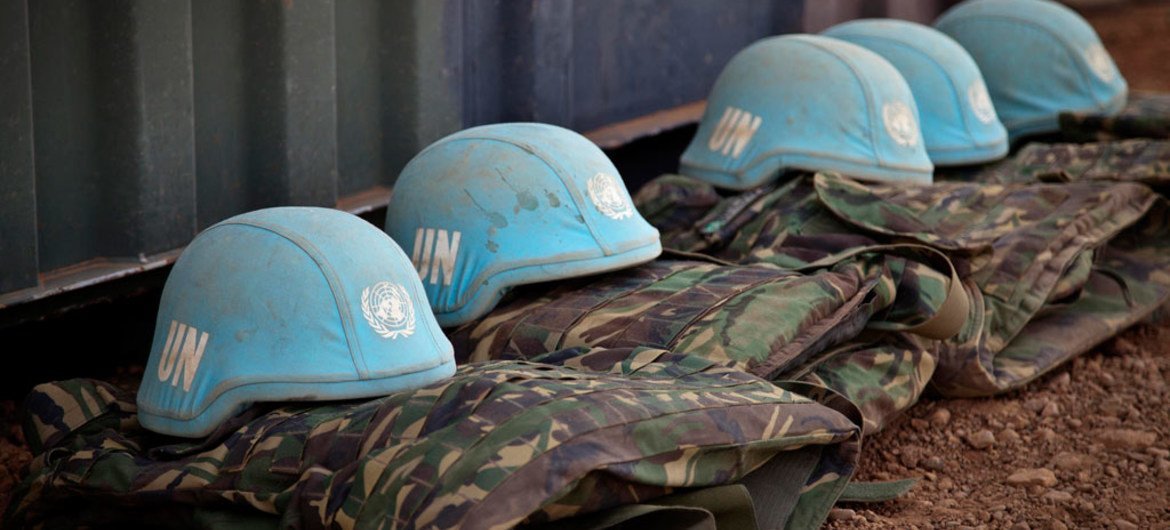 联合国维和人员的蓝色头盔。