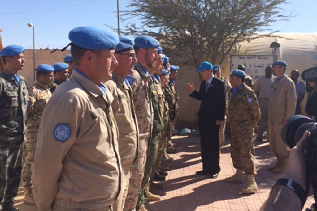 UN Secretary-General Ban Ki-moon visits MINURSO peacekeepers during his trip to the Western Sahara region. 5 March, 2016.