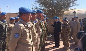 UN Secretary-General Ban Ki-moon visits MINURSO peacekeepers during his trip to the Western Sahara region. 5 March, 2016.