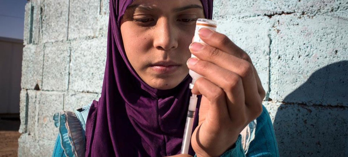 Raghad, qui vit dans un camp de réfugiés en Jordanie, souffre du diabète et a besoin d'une dose quotidienne d'insuline.