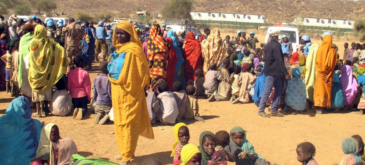 Displaced persons in Sortoni, North Darfur, Sudan, who fled their original homes and sought refuge near UNAMID’s Team Site following ongoing clashes between armed movements and government forces in the Jebel Marra area.