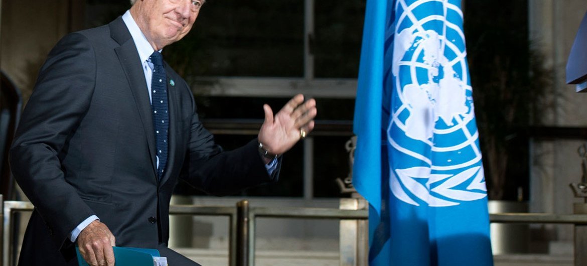 L'Envoyé spécial du Secrétaire général de l’ONU pour la Syrie, Staffan de Mistura, lors d'une conférence de presse sur les pourparlers intra-syriens organisés à Genève en avril 2016. Photo ONU/Jean-Marc Ferré (archive)