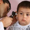 طبيب يقوم بفحص طفل في بولو، تركيا، 4 يونيو 2009. المصدر: سيمون دي مكورتي/ البنك الدولي
