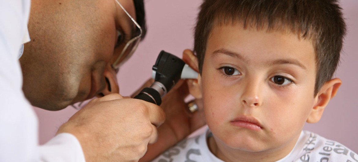 A child receives an ear exam as part of an overall health check up in Bolu, Turkey, 4 June 2009.