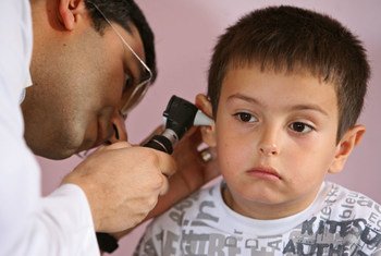 A child receives an ear exam as part of an overall health check up in Bolu, Turkey, 4 June 2009.