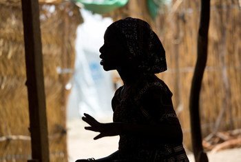 Esta joven nigeriana de 15 años refugiada en Camerún estuvo secuestrada durante cuatro meses por Boko Haram. Foto: UNICEF/Karel Prinsloo