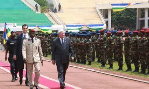 Le Secrétaire général adjoint de l'ONU aux opérations de maintien de la paix, Hervé Ladsous, lors de la cérémonie d'intronisation du nouveau Président de la République centrafricaine, Faustin Archange Touadéra, le 30 mars 2016. Photo : MINUSCA