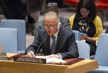 秘书长索马里问题特别代表迈克尔·基廷在向安理会通报索马里的最新局势。联合国/Loey Felipe
