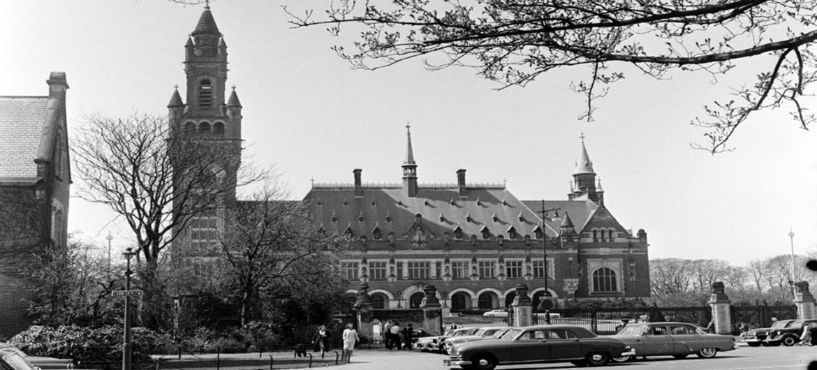 Vista do Palácio da Paz em Haia, sede da Corte Internacional de Justiça, em 1957