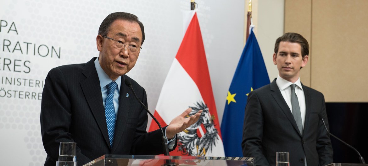 Secretary-General Ban Ki-moon (left) and Sebastian Kurz, Minister for Europe, Integration and Foreign Affairs of Austria, address reporters at a joint press conference.