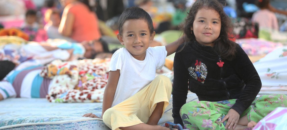 Numerosos niños viven en albergues temporales como este, ubicado en Portoviejo (Manabí). Foto: UNICEF/UN017390/Castellano