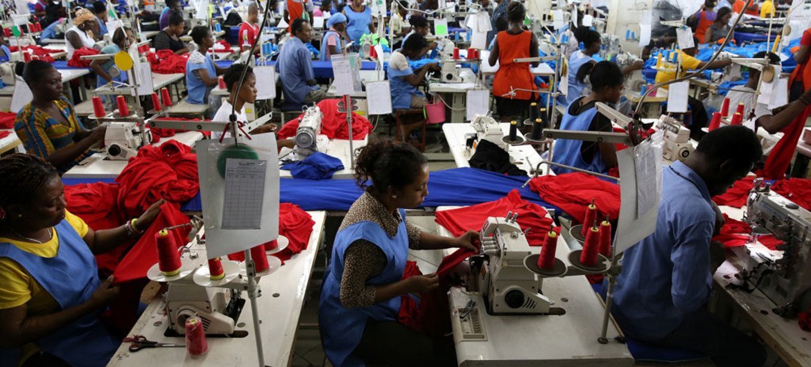 加纳一服装生产工厂车间。世界银行图片/Dominic Chavez